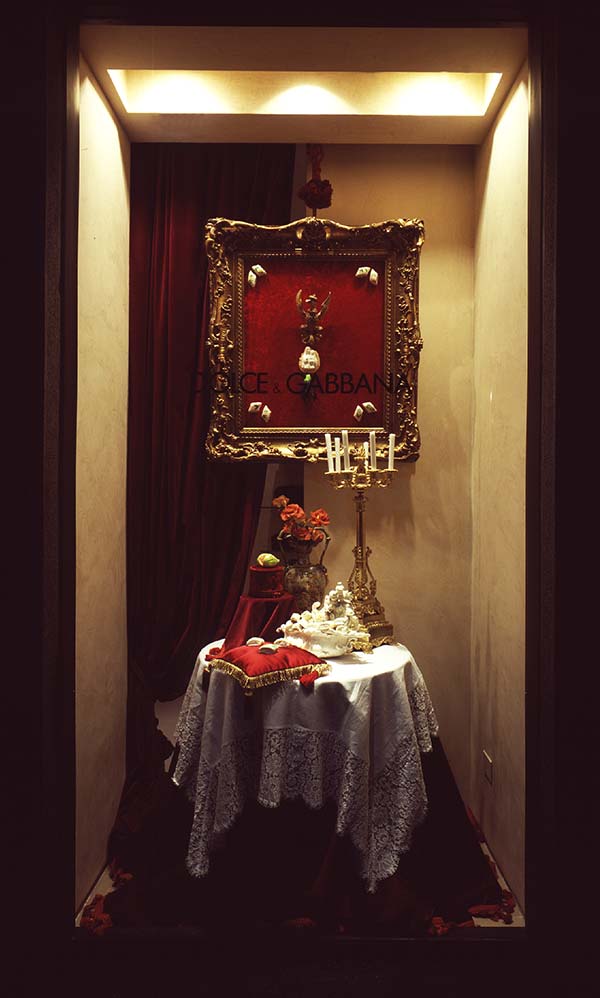 D&G-Dolce&Gabbana-Christmas Window-Vetrina Natale-fashion-luxury-visual merchandising-window displays-windows-moda-vetrine-lusso-brand identity-beauty-top brand-design-Marco Stalla