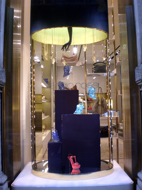 Sergio Rossi-fashion-luxury-visual merchandising-window displays-windows-moda-vetrine-lusso-brand identity-beauty-top brand-design-Marco Stalla-scarpe-borse-accessori-bags-shoes-accessories-Milano