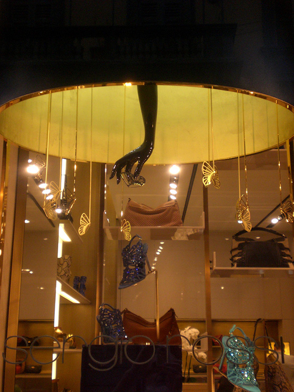 Sergio Rossi-fashion-luxury-visual merchandising-window displays-windows-moda-vetrine-lusso-brand identity-beauty-top brand-design-Marco Stalla-scarpe-borse-accessori-bags-shoes-accessories-Milano