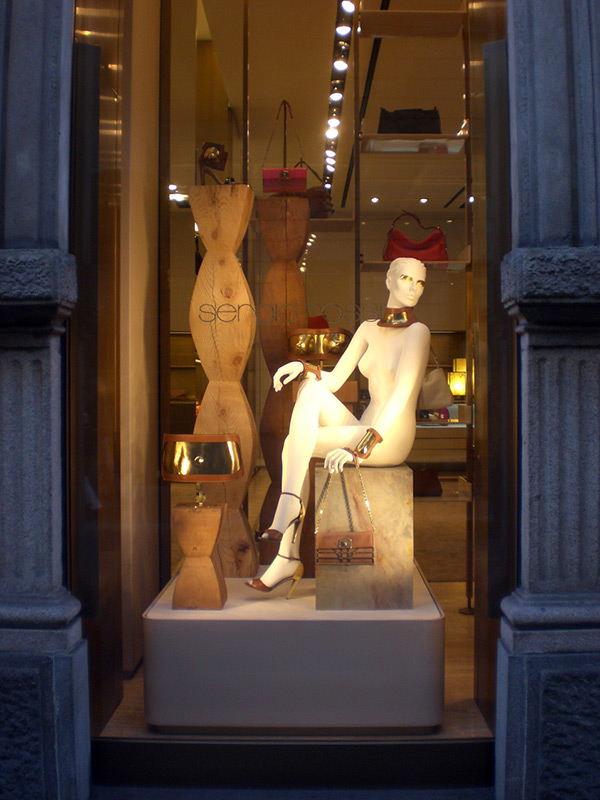 Salone del mobile-Sergio Rossi-Brancusi-fashion-luxury-visual merchandising-window displays-windows-moda-vetrine-lusso-brand identity-beauty-top brand-design-Marco Stalla-scarpe-borse-accessori-bags-shoes-accessories-Milano
